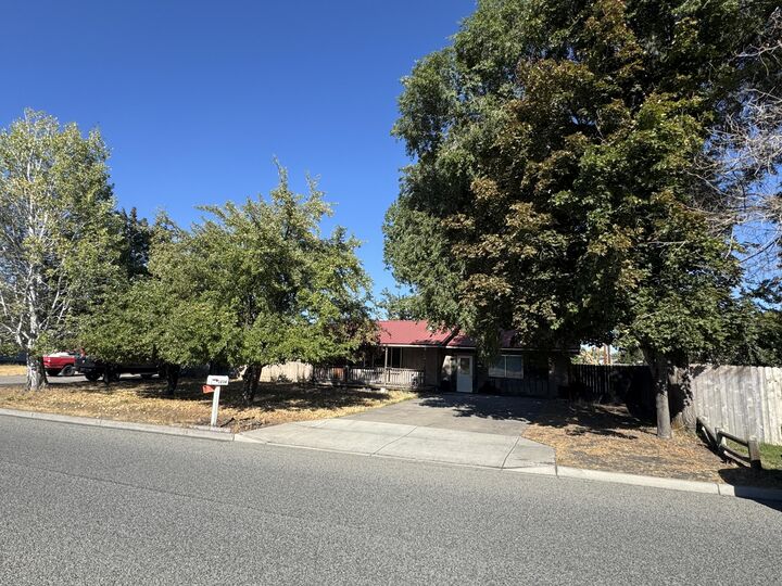 Property Photo: 1234 NW 9th Street OR 97756