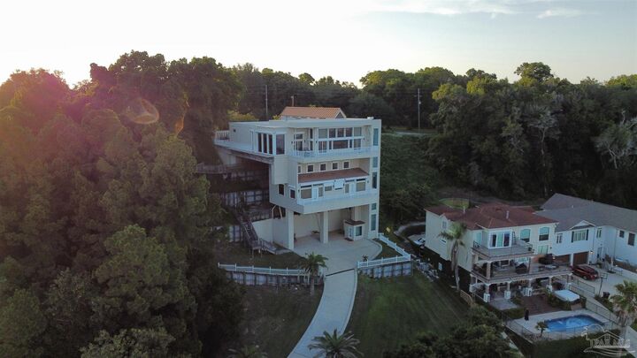 Property Photo: 6494 Scenic Hwy FL 32504