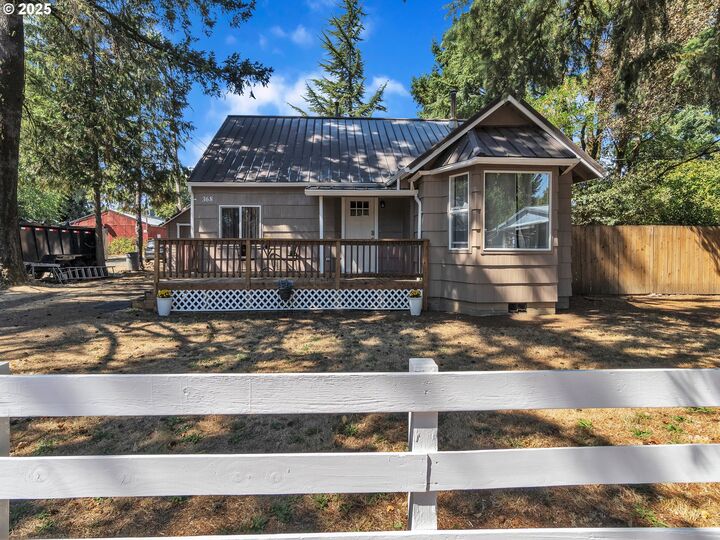 Property Photo: 368 NE Yamhill St OR 97396