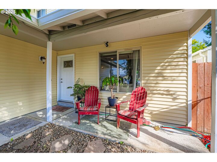 Property Photo: 14218 NE 69th St WA 98682