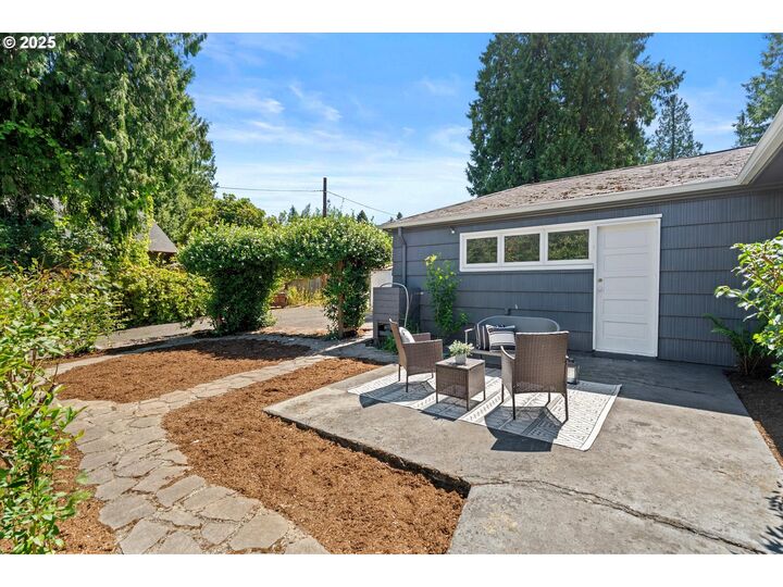 Property Photo: 2908 NE Holman St OR 97211