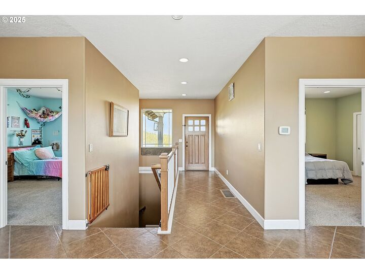 Property Photo: 340 NE 7th St OR 97021