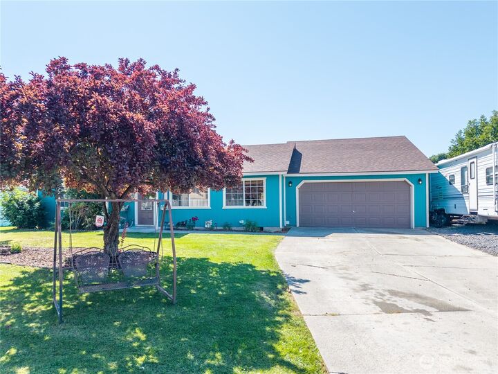 Property Photo: 1311 S Vandal Court WA 98837