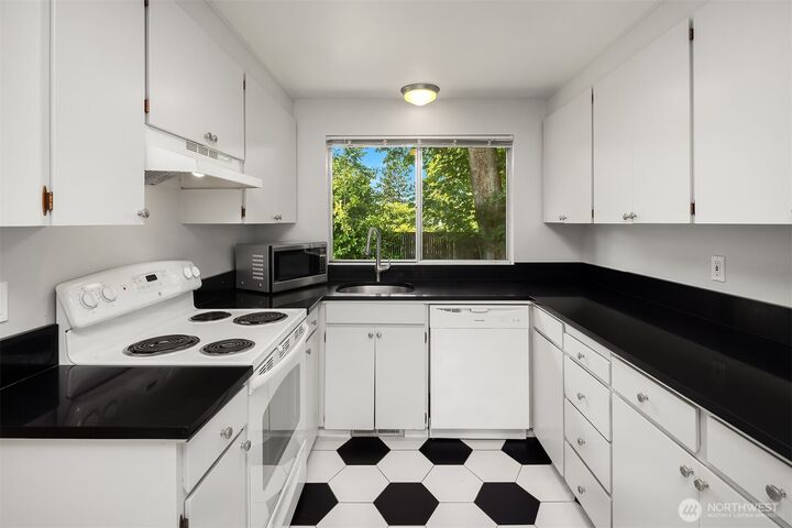 Property Photo: 7825 115th Avenue SE WA 98056