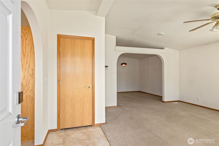 Property Photo: 812 E Second Street WA 98922