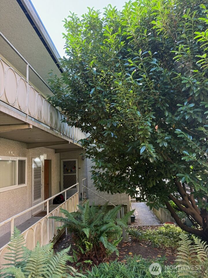 3845  34th Avenue W  Seattle WA 98199 photo
