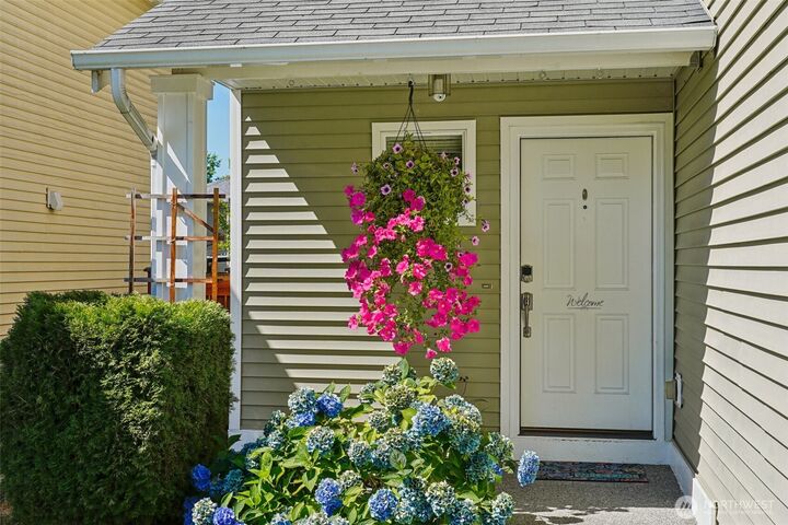 Property Photo:  9905  198th Avenue Ct E  WA 98391 