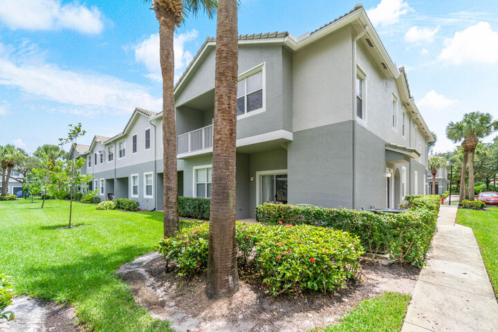 Property Photo:  3116 Grandiflora Drive  FL 33467 
