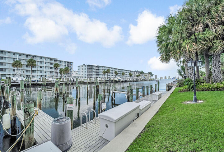135 Shore Court 203  North Palm Beach FL 33408 photo