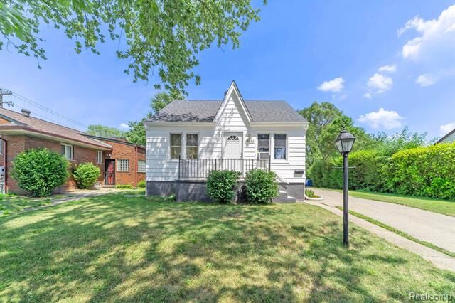 Property Photo: 20892 Dean Street MI 48091