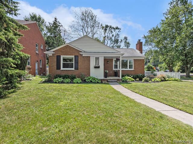 Property Photo: 4419 Beverly Court MI 48073