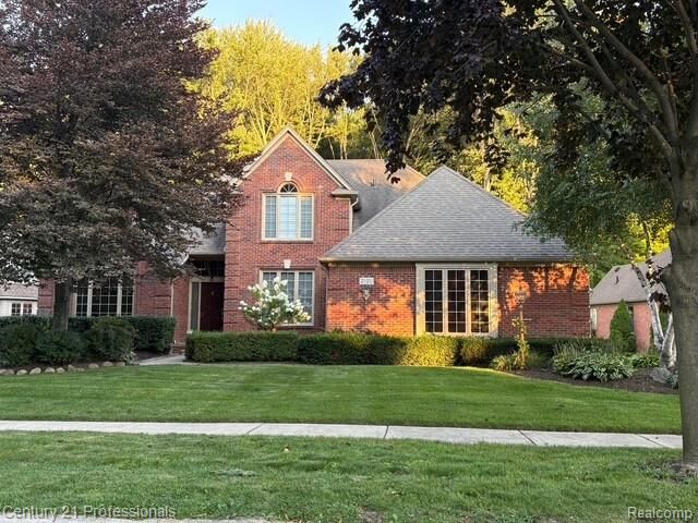 Property Photo:  2120 Oakwood Drive  MI 48085 