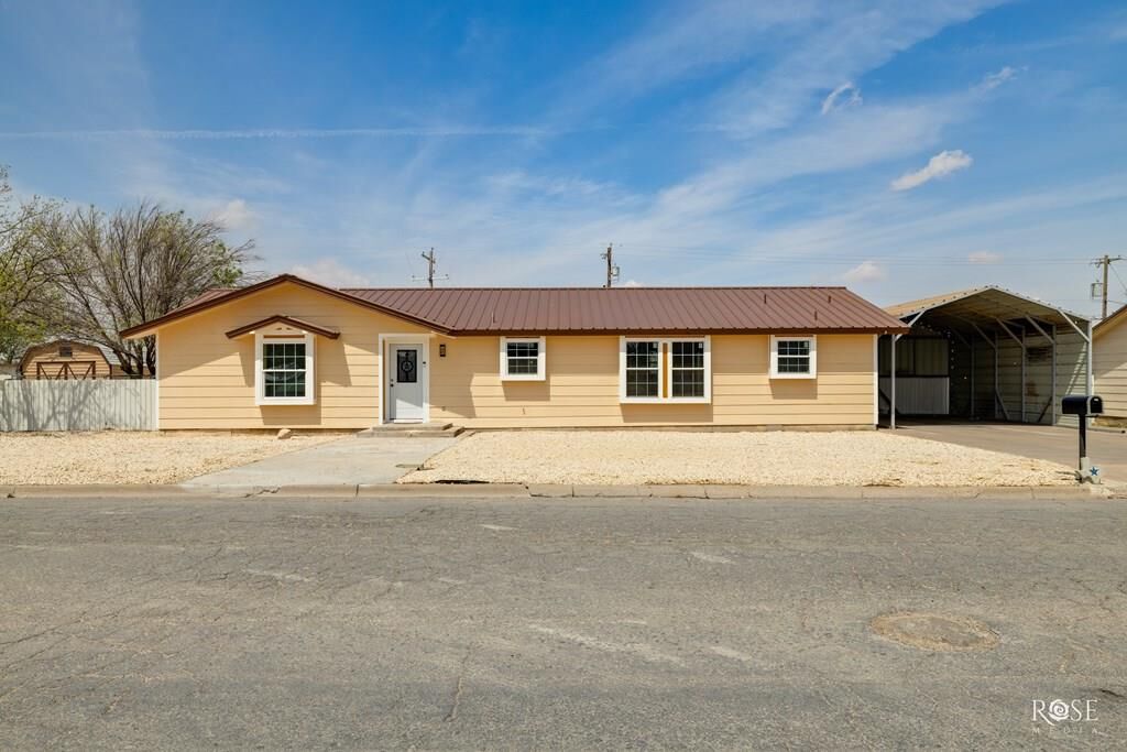 Property Photo:  307 E 12th St  TX 76932 