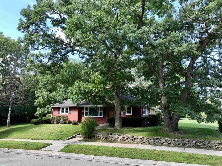 Property Photo:  702 Grove Street  WI 53545 