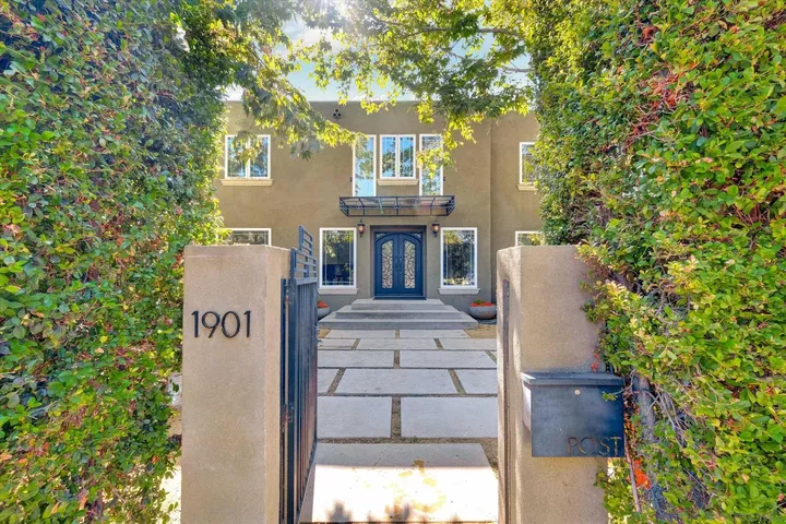 Property Photo: 1901 N Catalina Street CA 90027