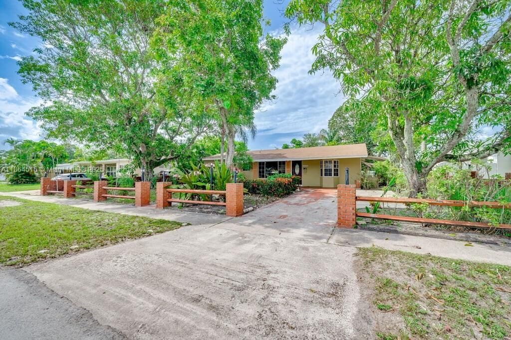 Property Photo:  7140 Fillmore St 7140  FL 33024 