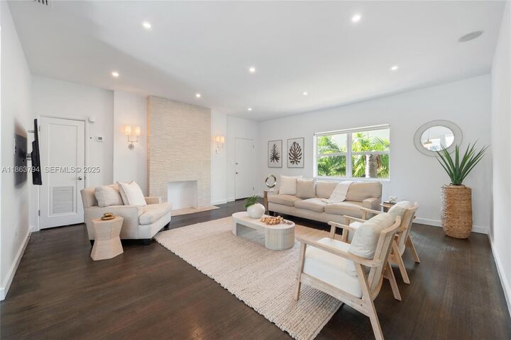 Property Photo: 4015 N Meridian Ave 4 FL 33140