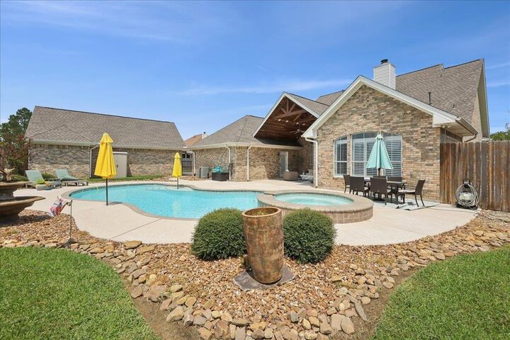 Property Photo: 7712 Moonglow Circle TX 77657