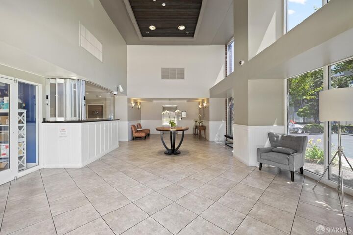 Property Photo: 6400 Christie Avenue 5201 CA 94608