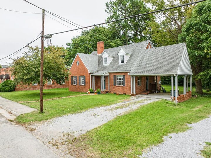 Property Photo: 1224 Jefferson Street VA 23917