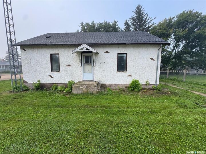 Property Photo: 290 1st Avenue E SK S0K 1N0