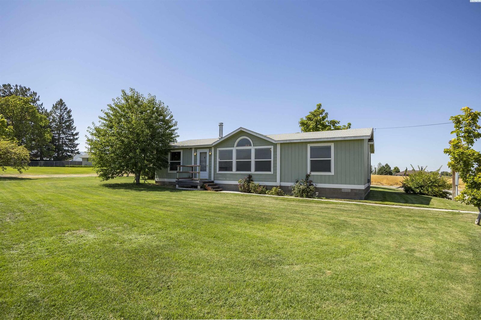 Property Photo:  153 Lake Road  WA 99323 