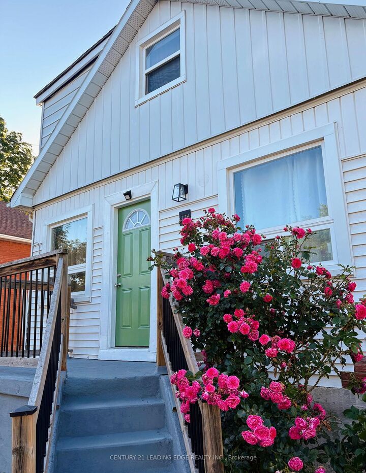 Property Photo:  128 Summer Street Main  ON L1H 2K9 