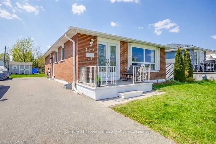 Photo de la propriété: 477 Silverstone Drive E ON M9V 3L2