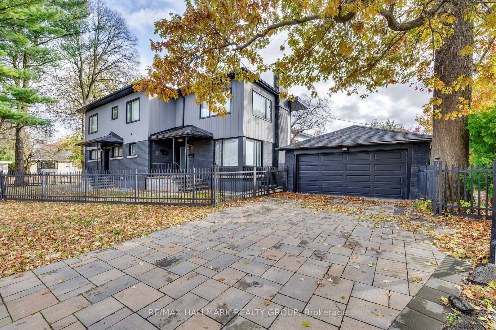 Property Photo: 900 Wingate Drive ON K1G 1S5