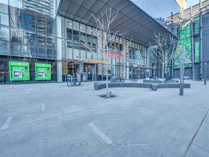 Photo de la propriété: 8 Eglinton Avenue E 2001 ON M4P 0C1