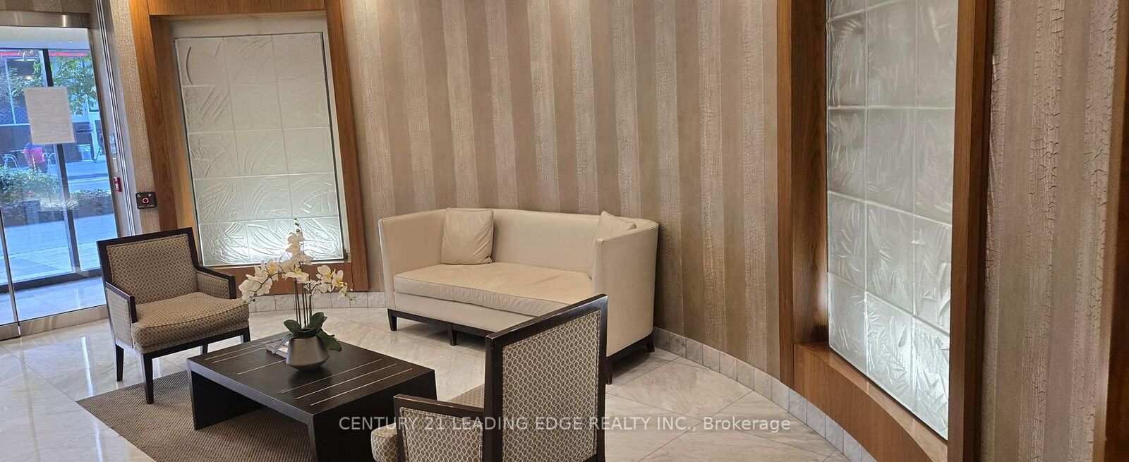 Property Photo: 85 Bloor Street E 909 ON M4W 3Y1