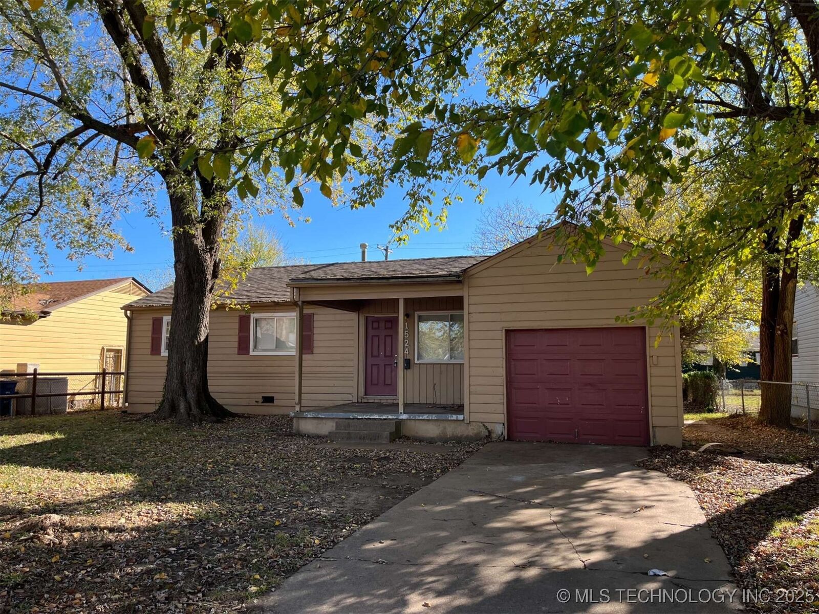 Property Photo: 1524 E 53rd Street N OK 74126