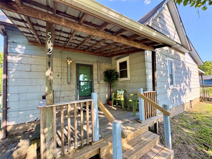 Property Photo:  502 E 4th Street  OK 74079 