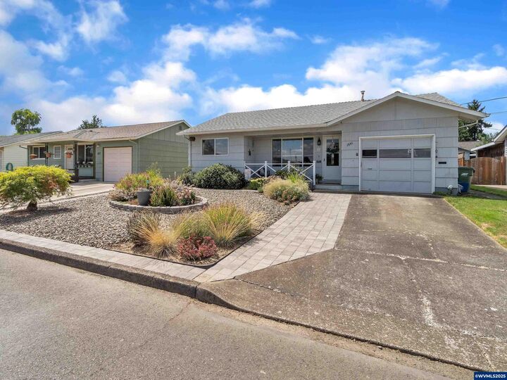 Property Photo: 1841 Umpqua Rd OR 97071