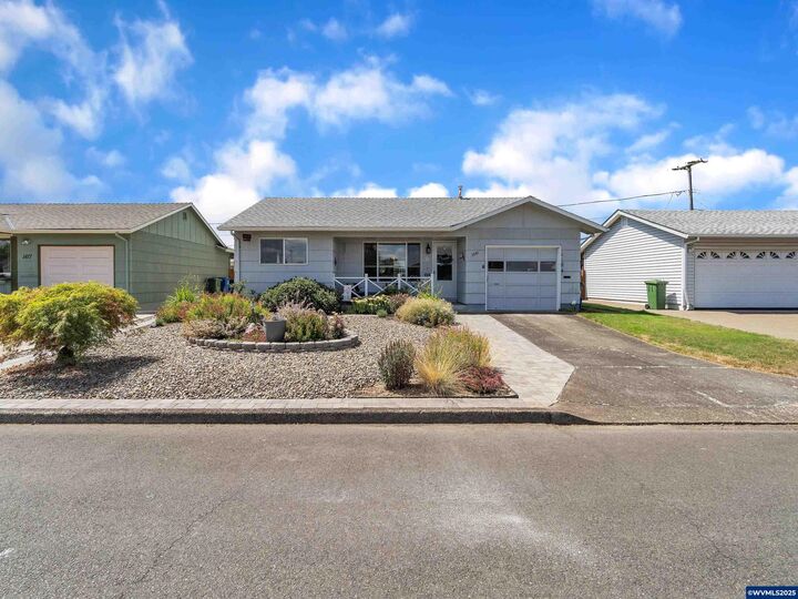Property Photo:  1841 Umpqua Rd  OR 97071