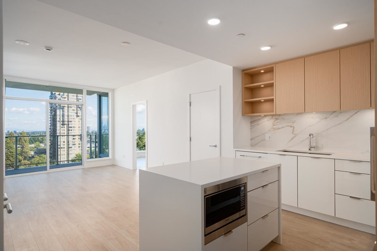 Property Photo: 4988 Bennett Street 1402 BC V5H 0L1