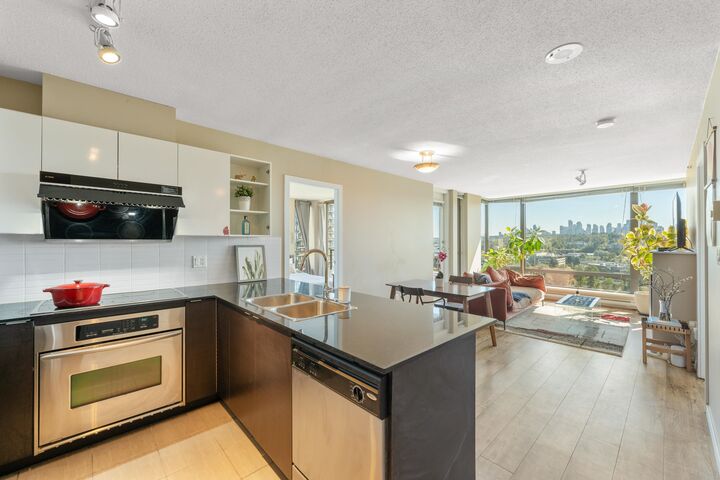 Property Photo: 4178 Dawson Street 1806 BC V5C 4B3