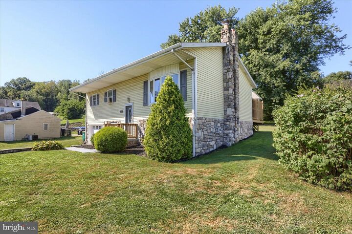 Property Photo:  690 Front Street  PA 17025 