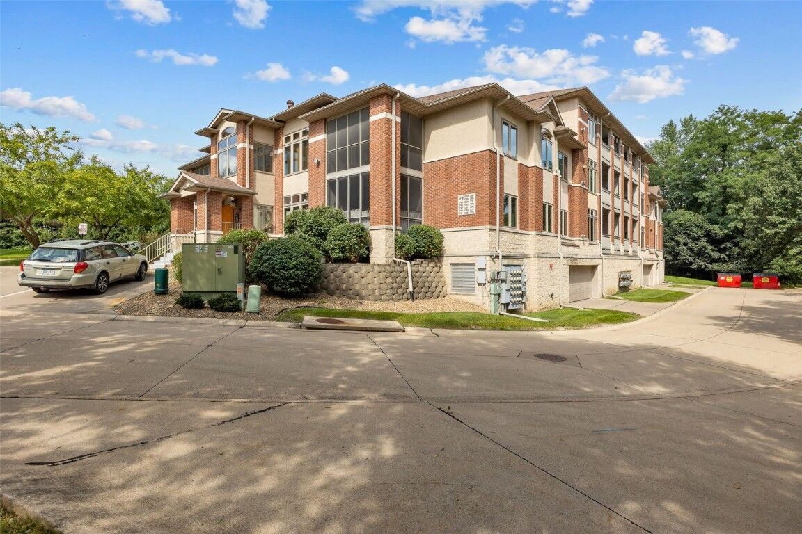 Property Photo:  1745 Louis Place  IA 52245 