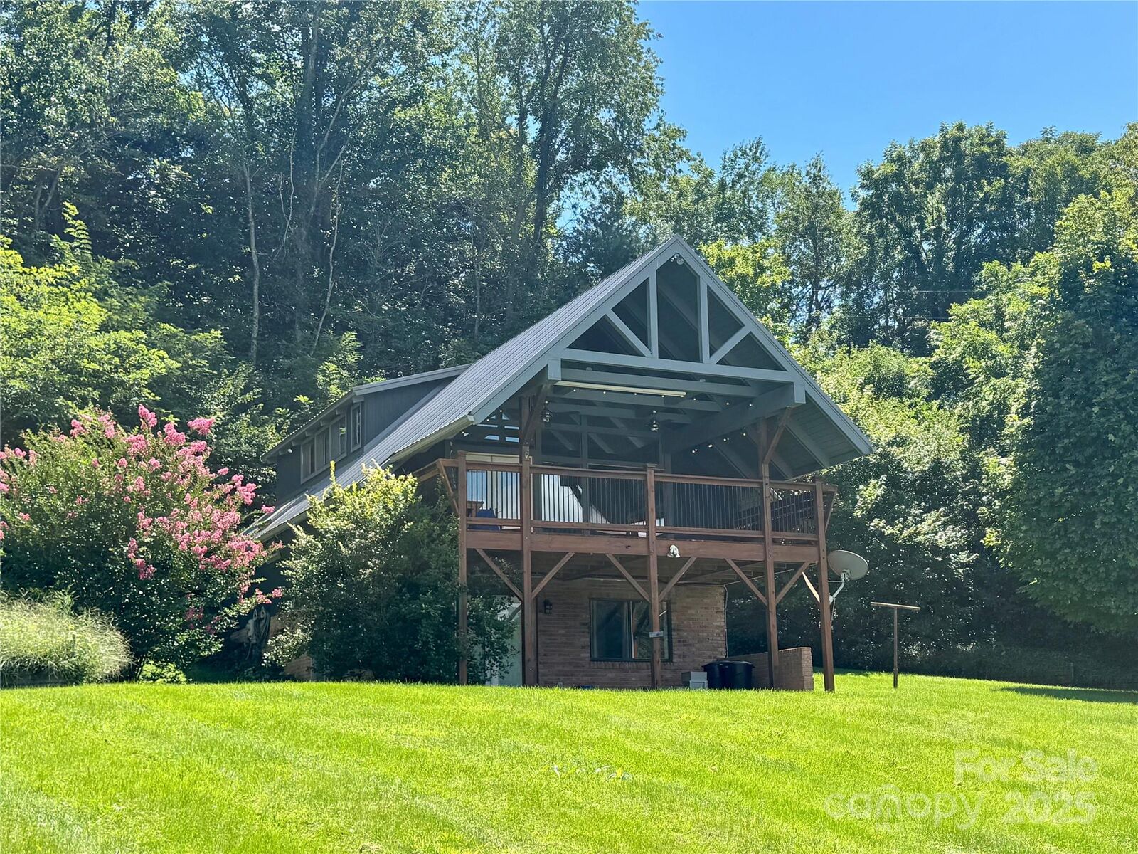 Property Photo: 1170 Ratcliff Cove Road NC 28786