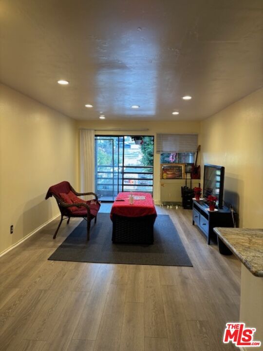 Property Photo:  1119 Albany St  CA 90015 