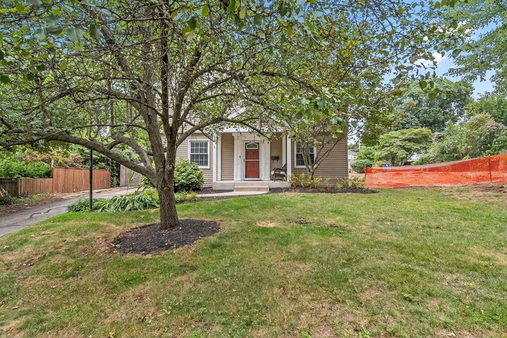 Property Photo:  142 W Schreyer Place  OH 43214 