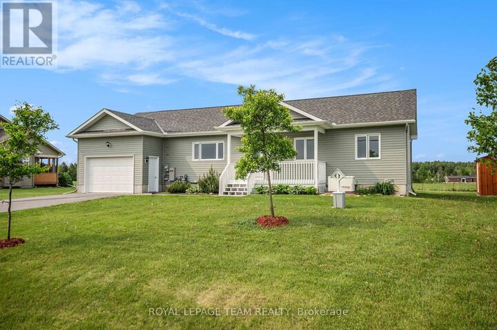 Property Photo: 2833 Dunrobin Road ON K0A 1T0