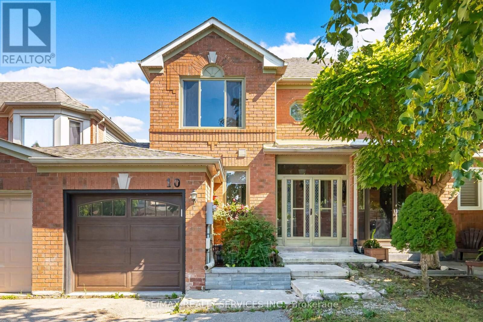 Property Photo: 10 Deer Creek Place ON L6Z 4T5