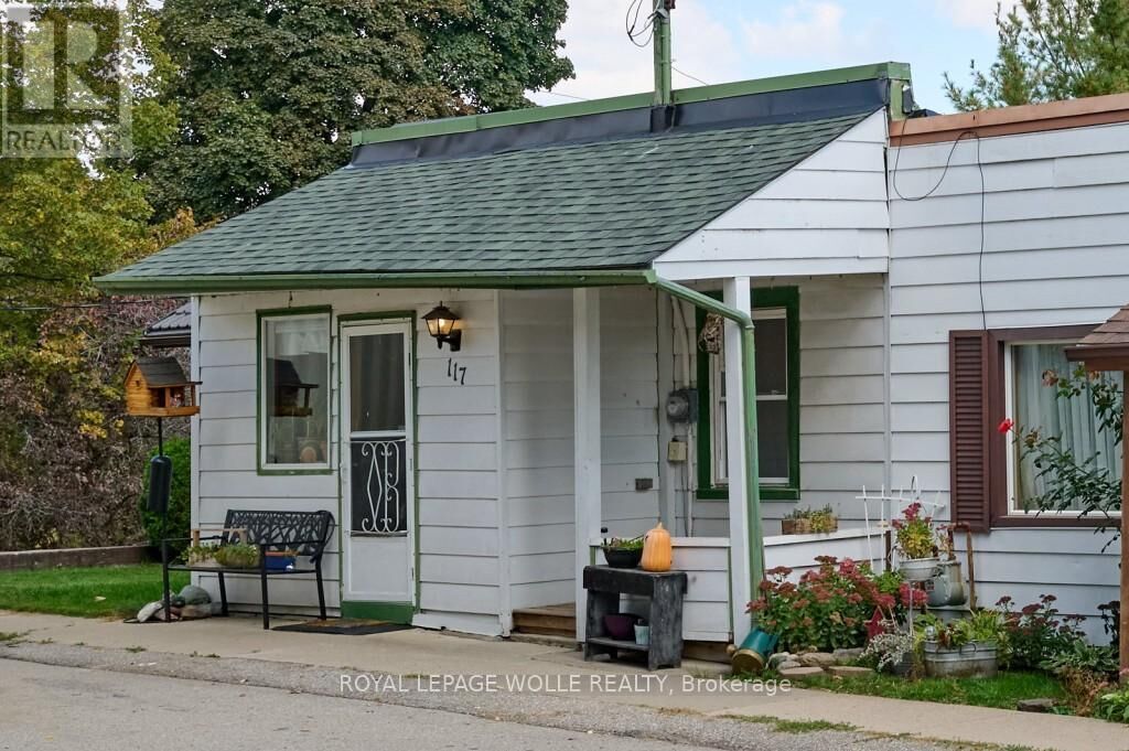 Property Photo:  117 Front Street  ON N0B 2E0 