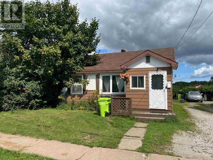 Property Photo: 702 Lennox Ave ON P6C 3P8