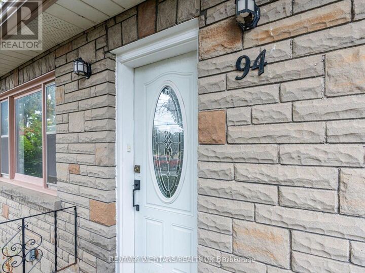 Property Photo: 94 Taunton Road West Upper ON L1G 3T2