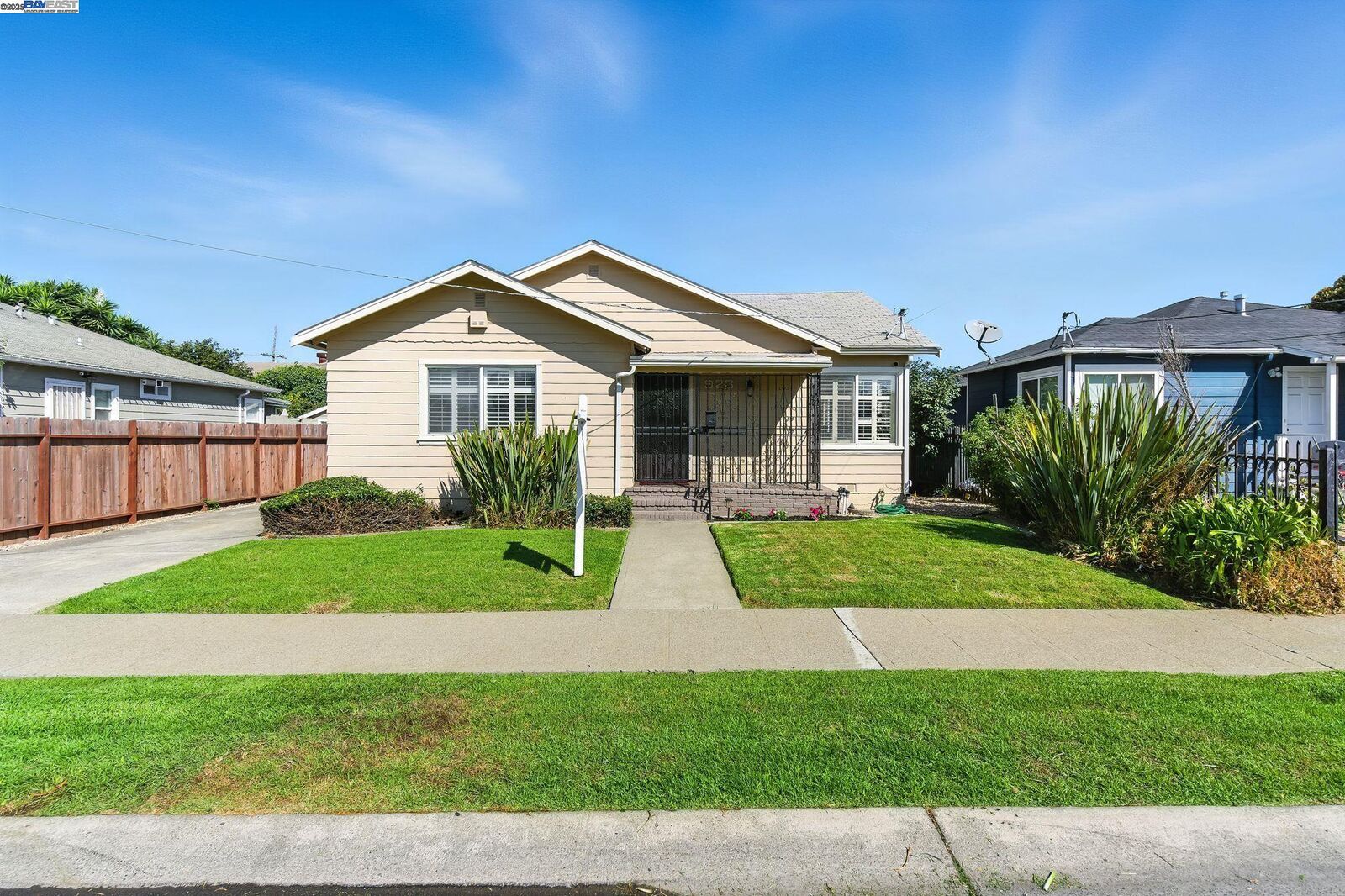 Property Photo:  923 90th Ave  CA 94603 