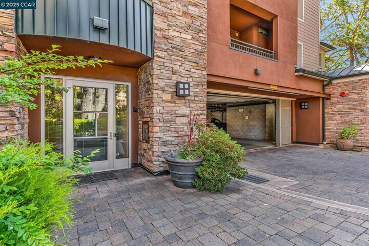 Property Photo: 1310 Creekside Drive 303 CA 94596