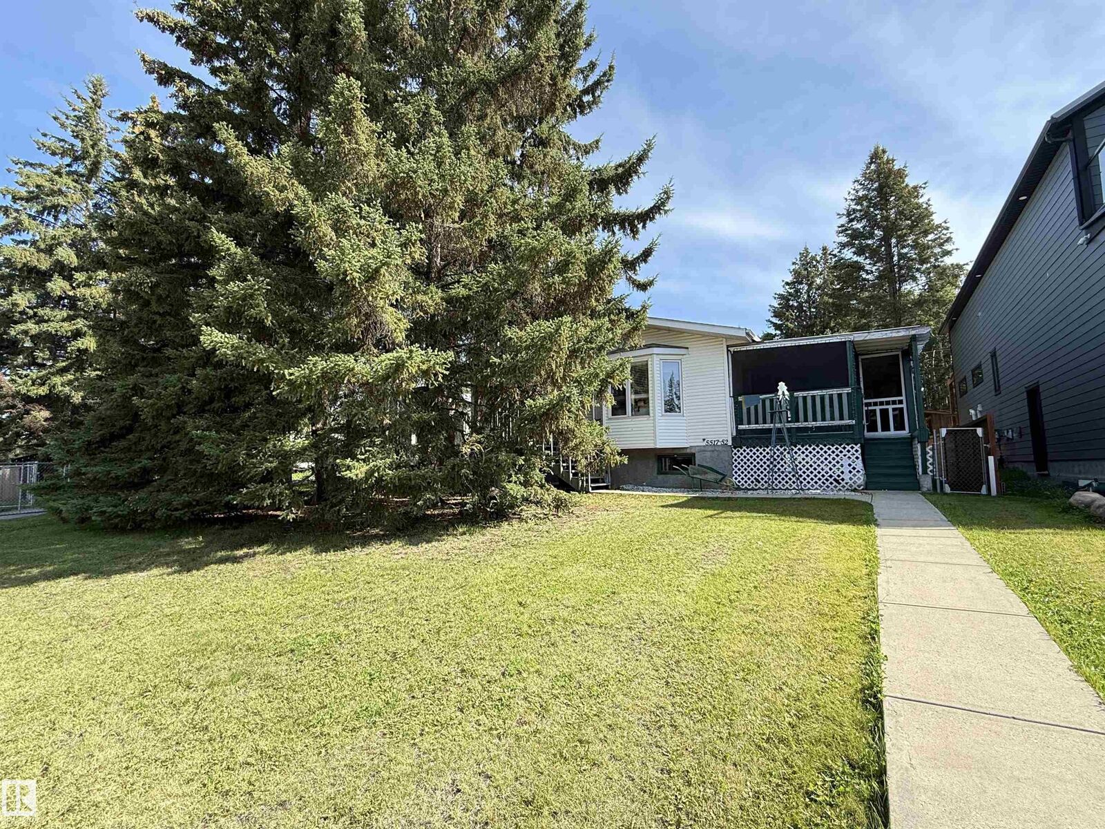 Property Photo: 5517 52 Street AB T0E 2K0
